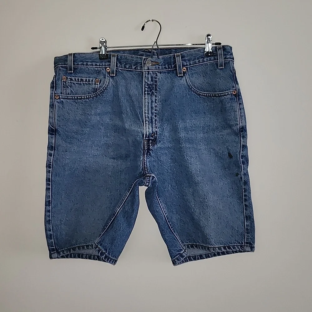 Levis 550 cotton jorts, jean shorts medium wash, mens size 36L
